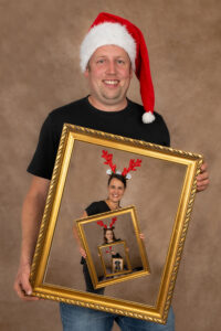 Familienbild in Bilderrahmen mit Weihnachststimmung